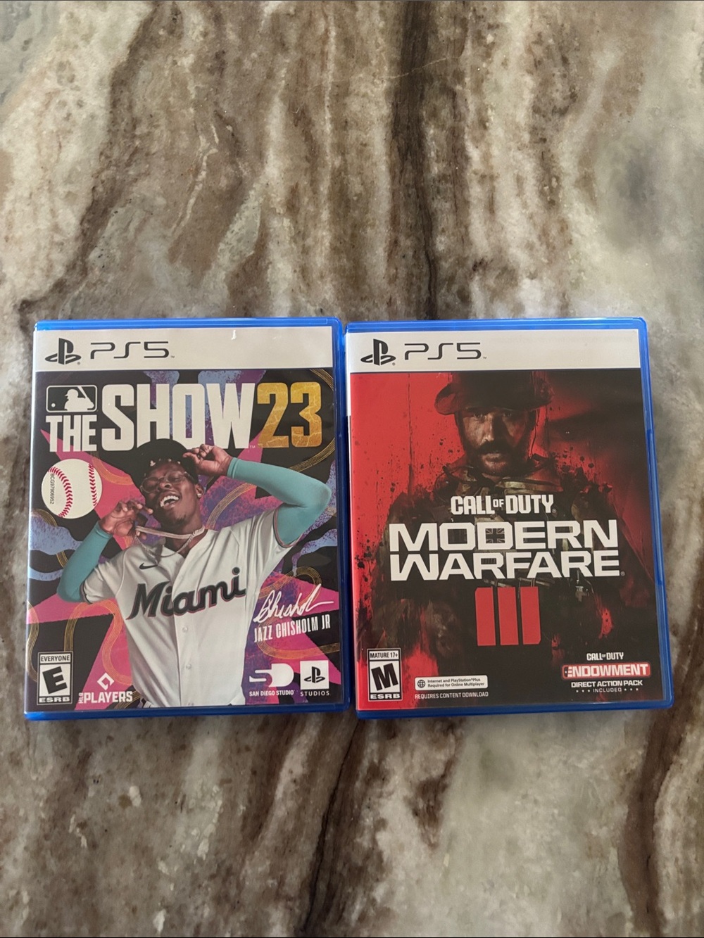 Call of Duty Modern Warfare 3 & MLB the show 23 on PS5